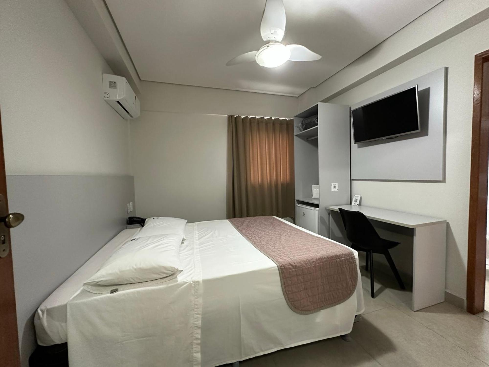 Hotel Milenio Ponte Nova Esterno foto